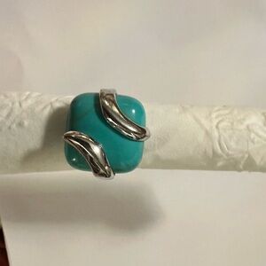 Elegant Silver and Turquoise Ring